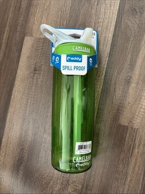 NWT Green CamelBak Eddy water bottle .6L about 20oz.
